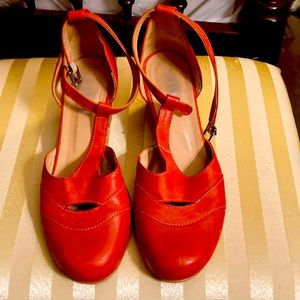 FIDJI closed toe shoes.